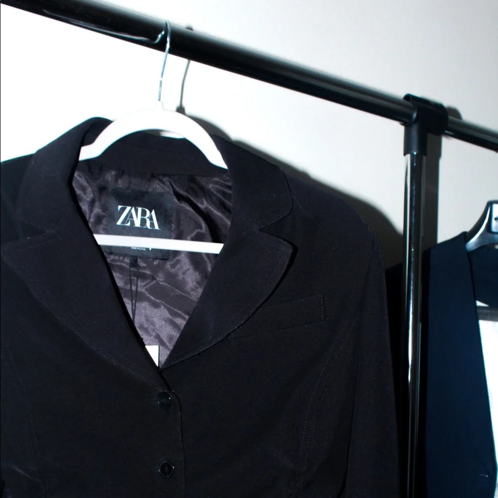 Must Go‼️ Brand New Zara Ruched Fitted Blazer. Read Description 👇 - Picture 4 of 12